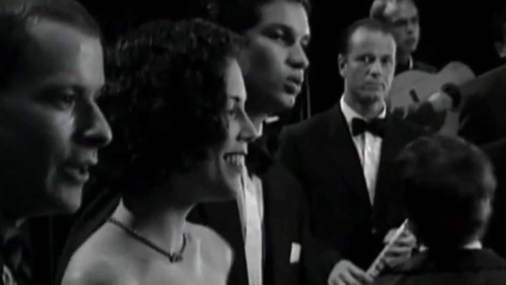 Backdrop for Sambando nas Brasas, Morô?