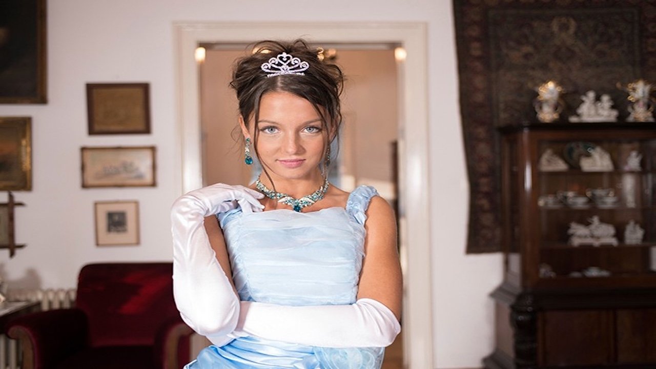 Backdrop for DANUHD-002 The mysterious princess with a shaved pussy