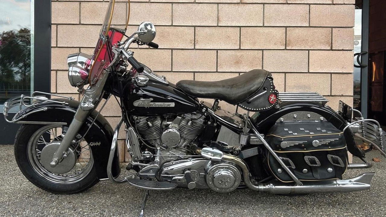 Backdrop for L'Histoire de la légendaire Harley Davidson