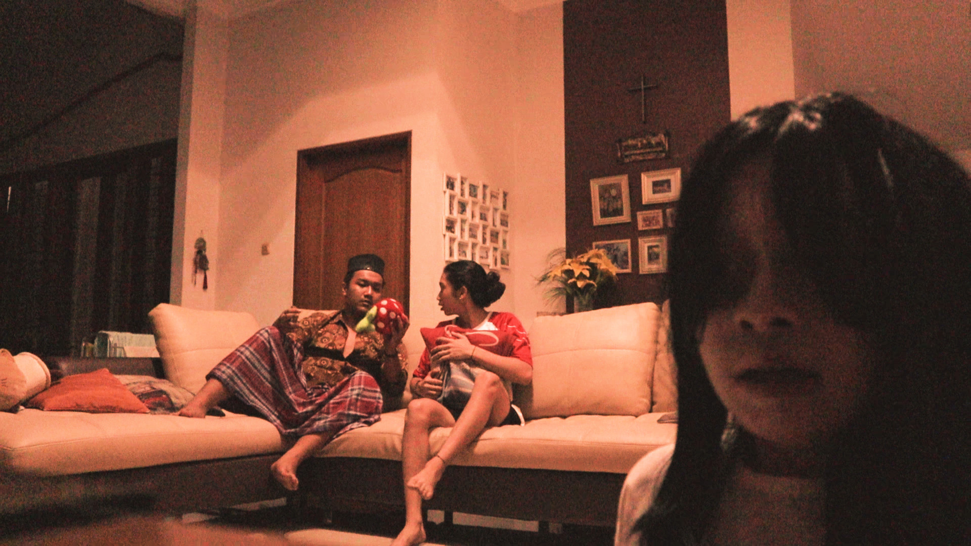 Backdrop for PENAMPAKAN MANUSIA PALING BAHAGIA: SEBUAH UJI NYALI DI RUMAH KELUARGA BAPAK BUDI (SPESIAL 1 JUTA SUBSCRIBERS)