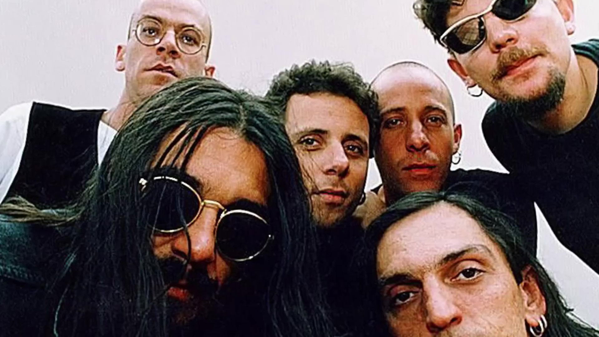 Backdrop for Sem Dentes: Banguela Records e a Turma de 94