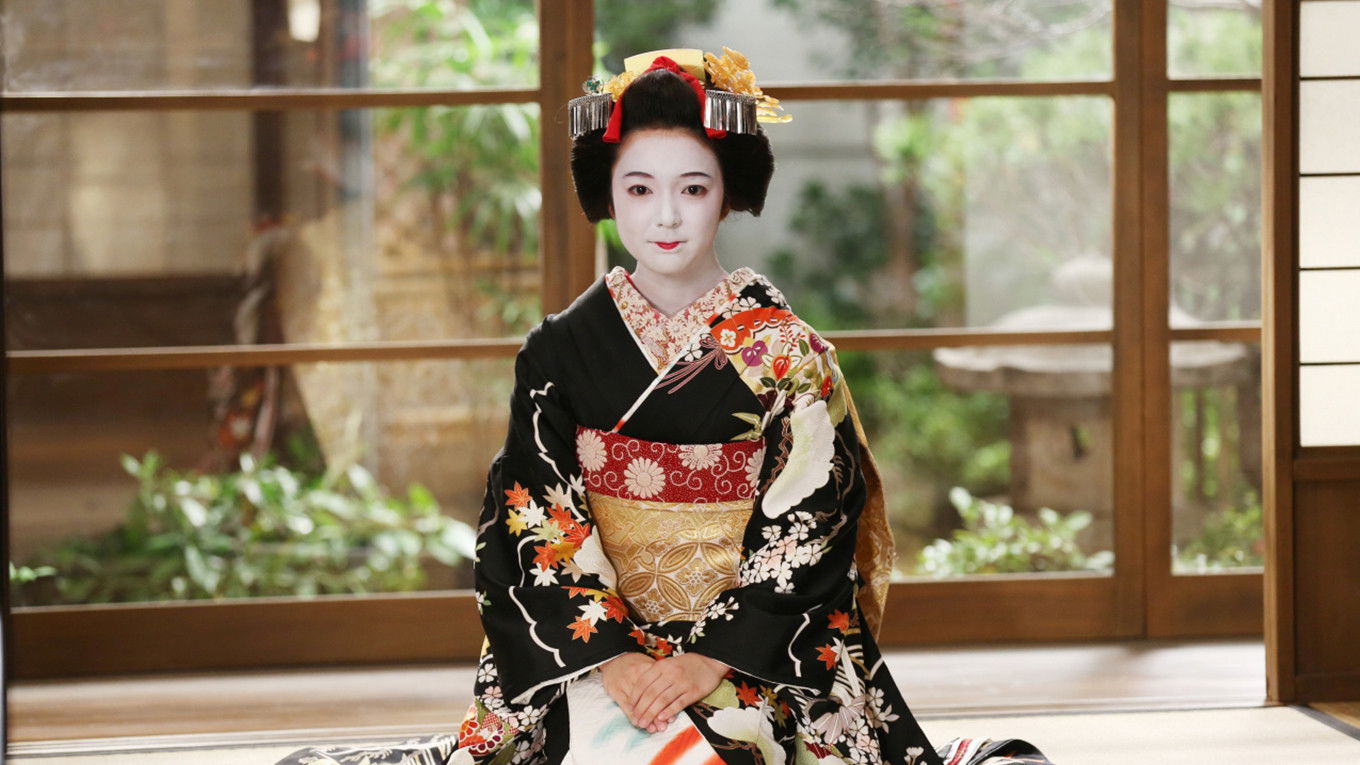 Backdrop for Lady Maiko