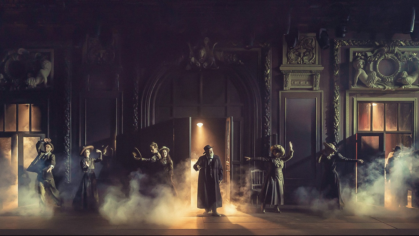 Backdrop for Everyone Is Here