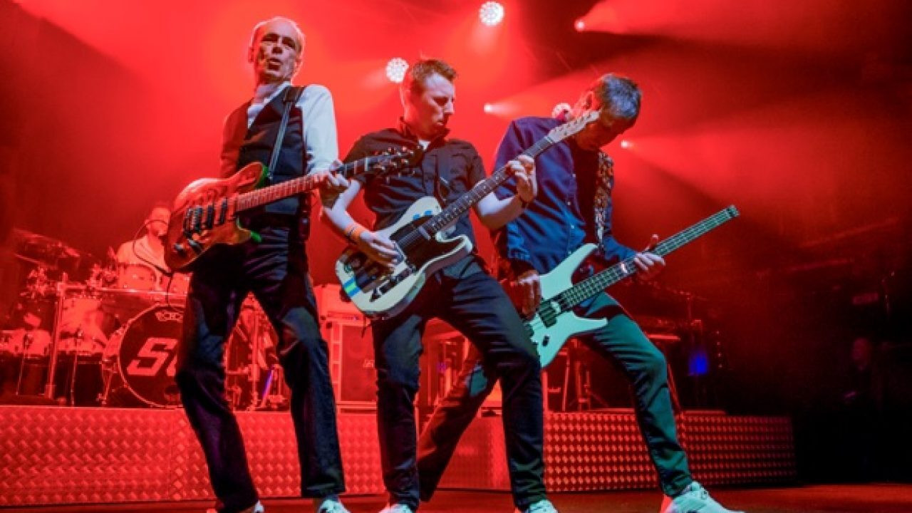 Backdrop for Status Quo - Pictures Live at Montreux 2009