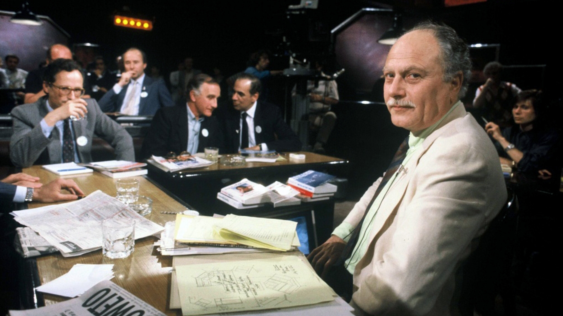 Backdrop for Droit de Réponse