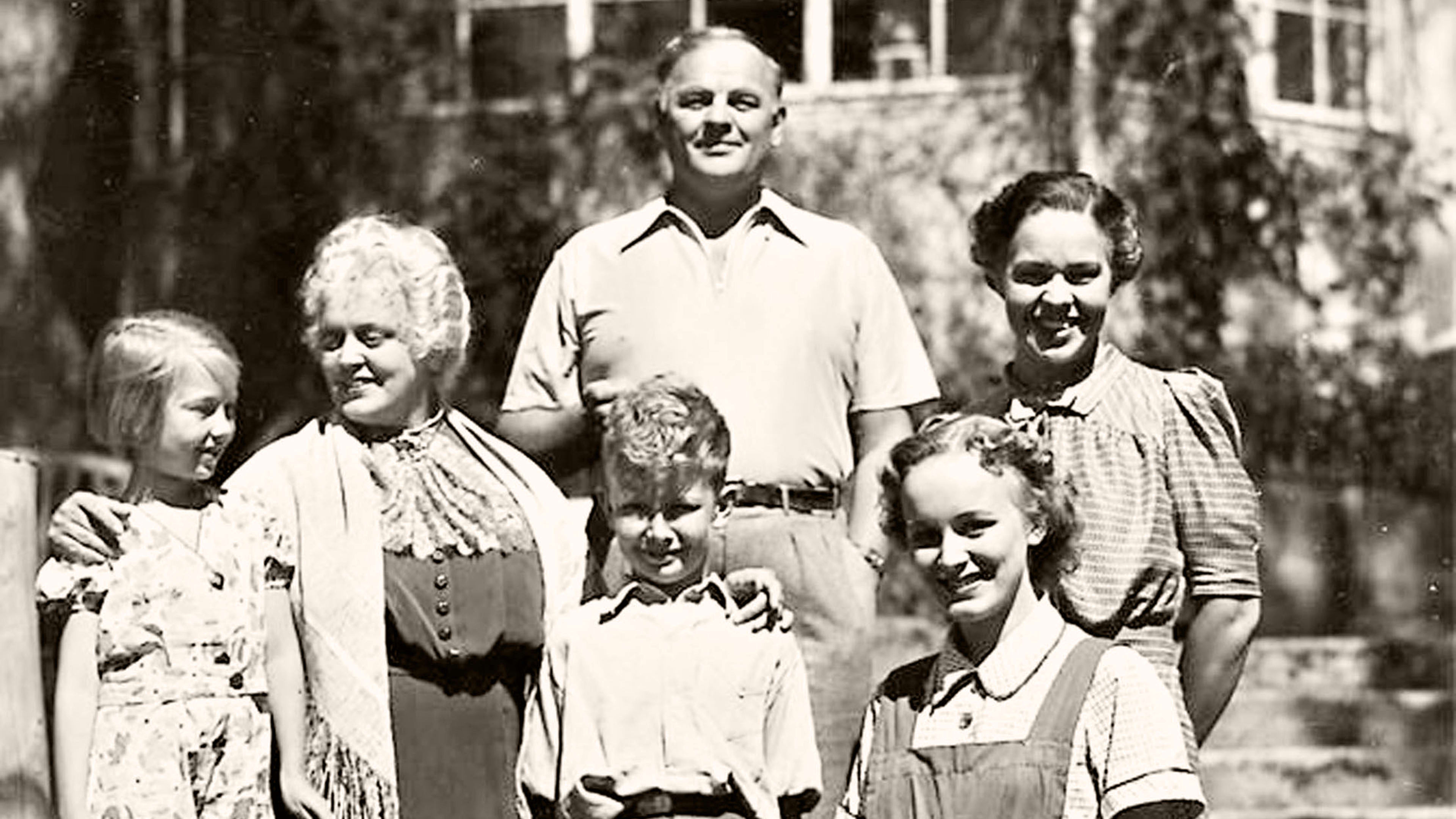 Backdrop for Suomisen perhe