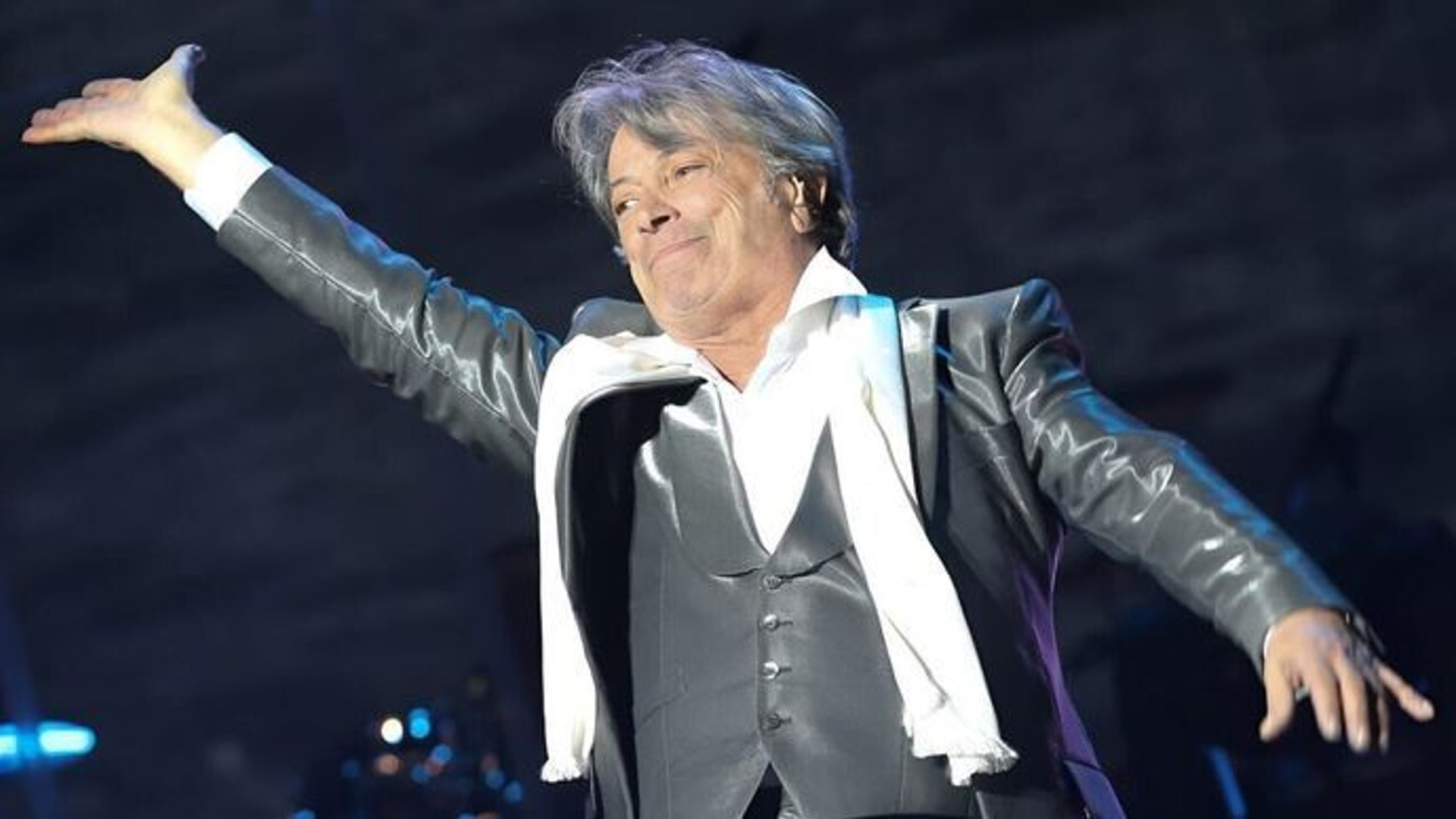 Backdrop for La tournée triomphale des idoles