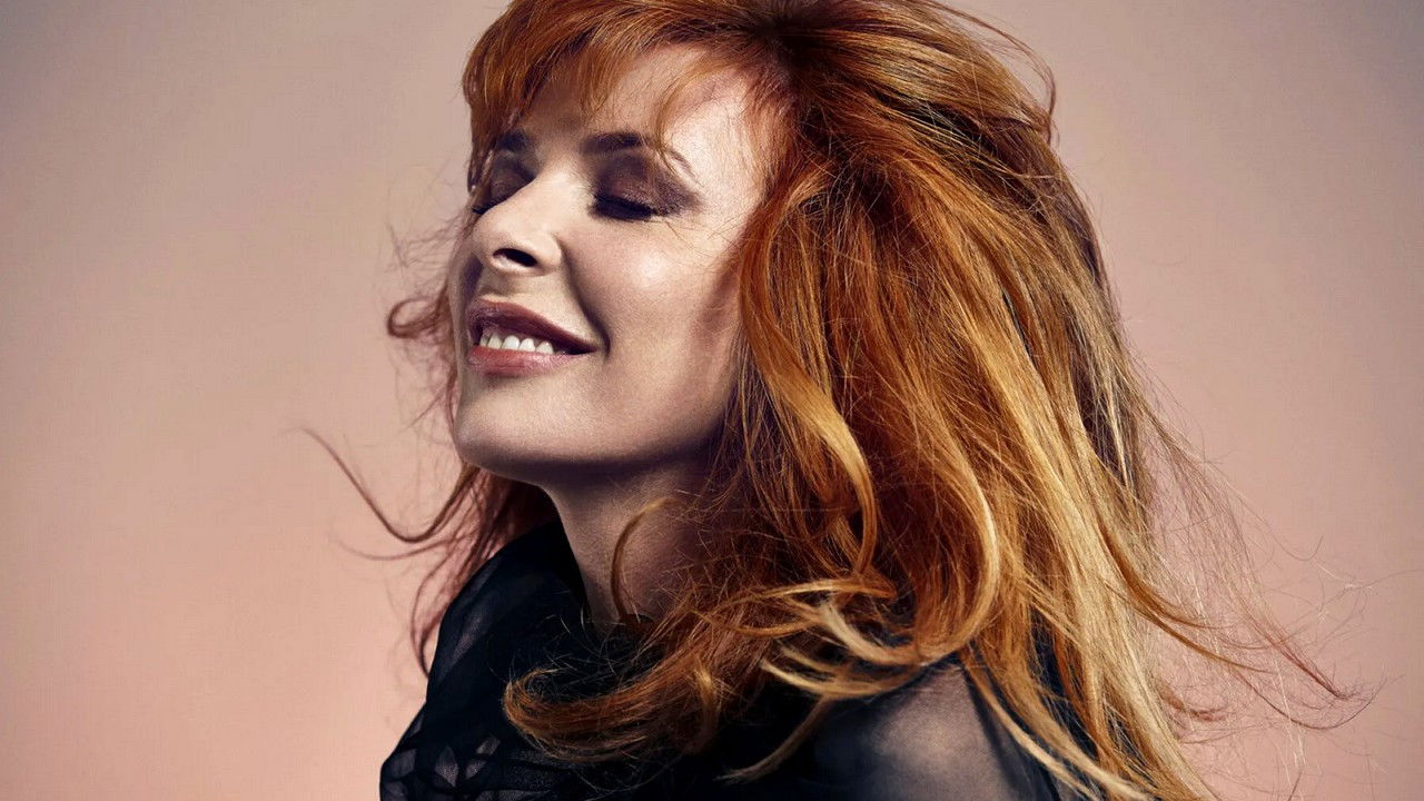 Backdrop for Mylène Farmer : sur les pas d'une icône