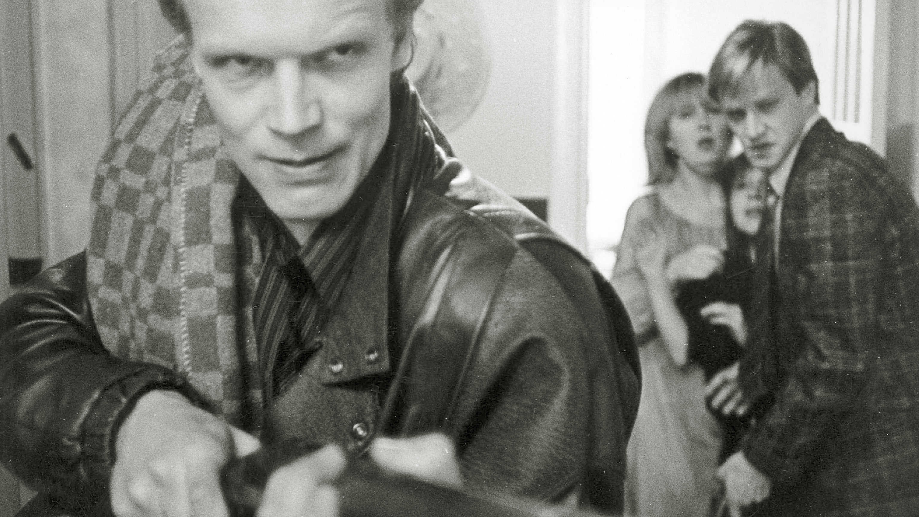 Backdrop for Lain ulkopuolella