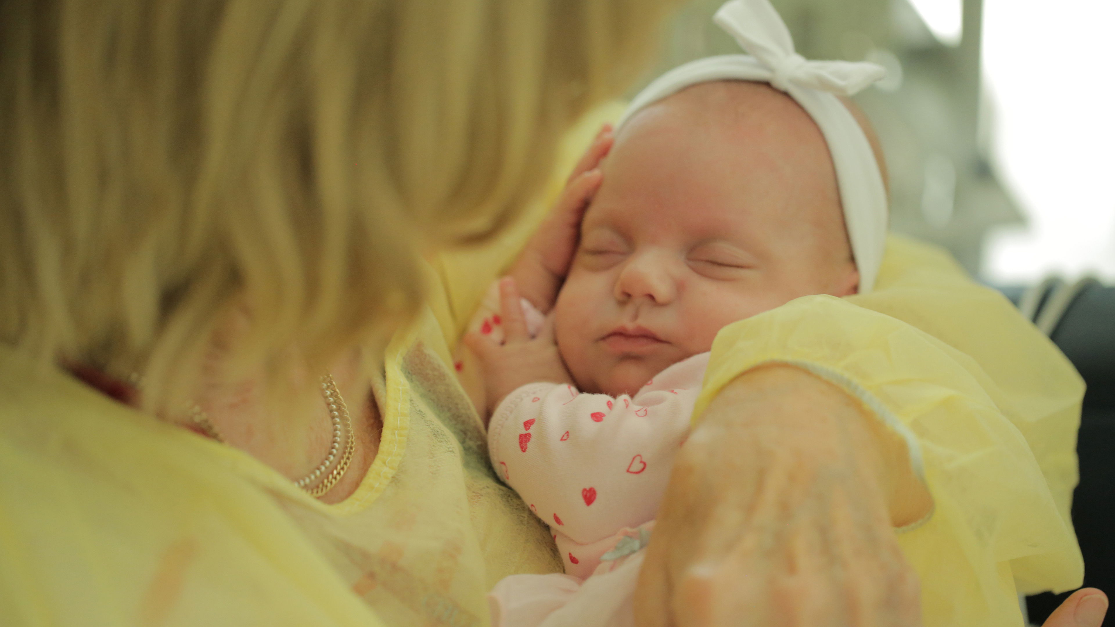 Backdrop for Les petits miracles