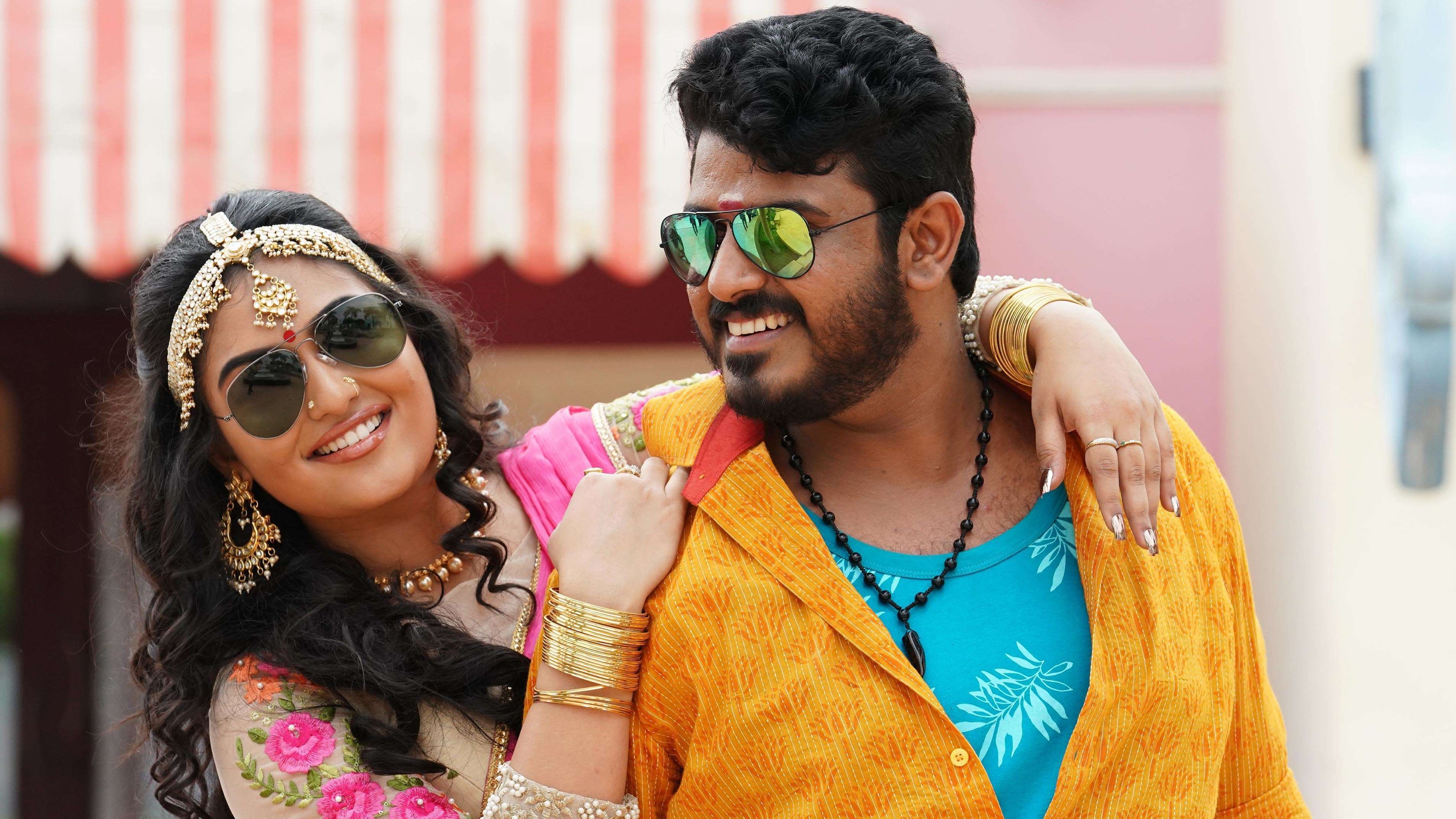 Backdrop for Oru Pazhaya Bomb Kadha