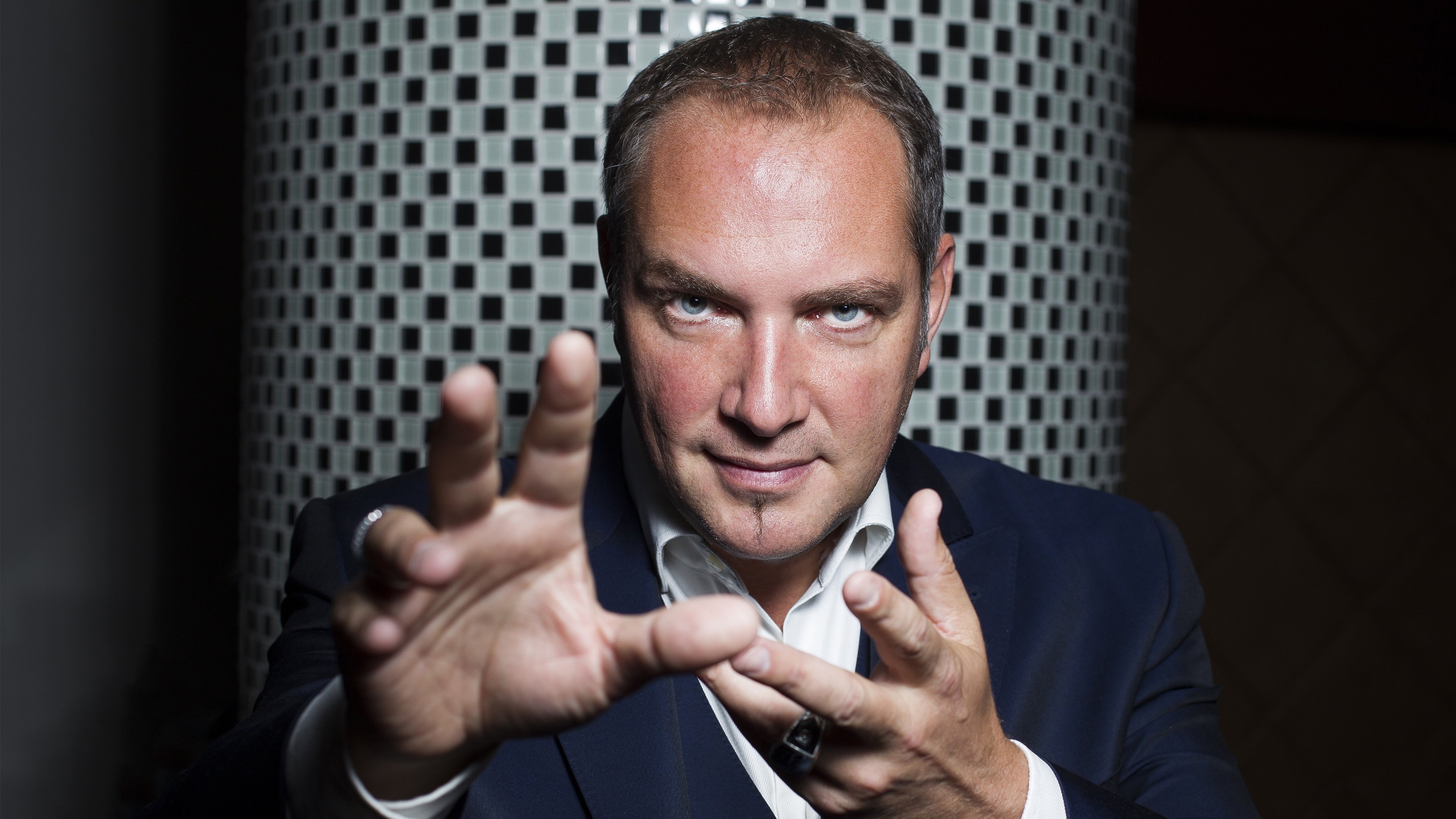 Backdrop for Stars sous hypnose