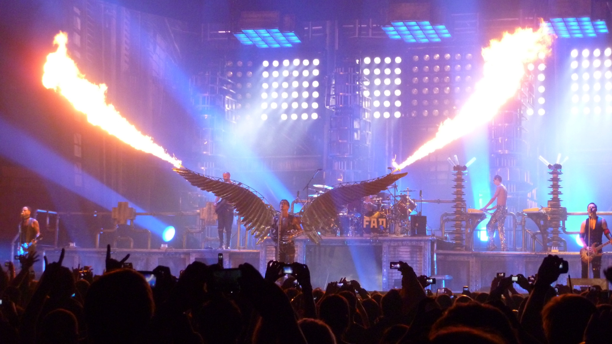 Backdrop for Rammstein: In Amerika - Live from Madison Square Garden