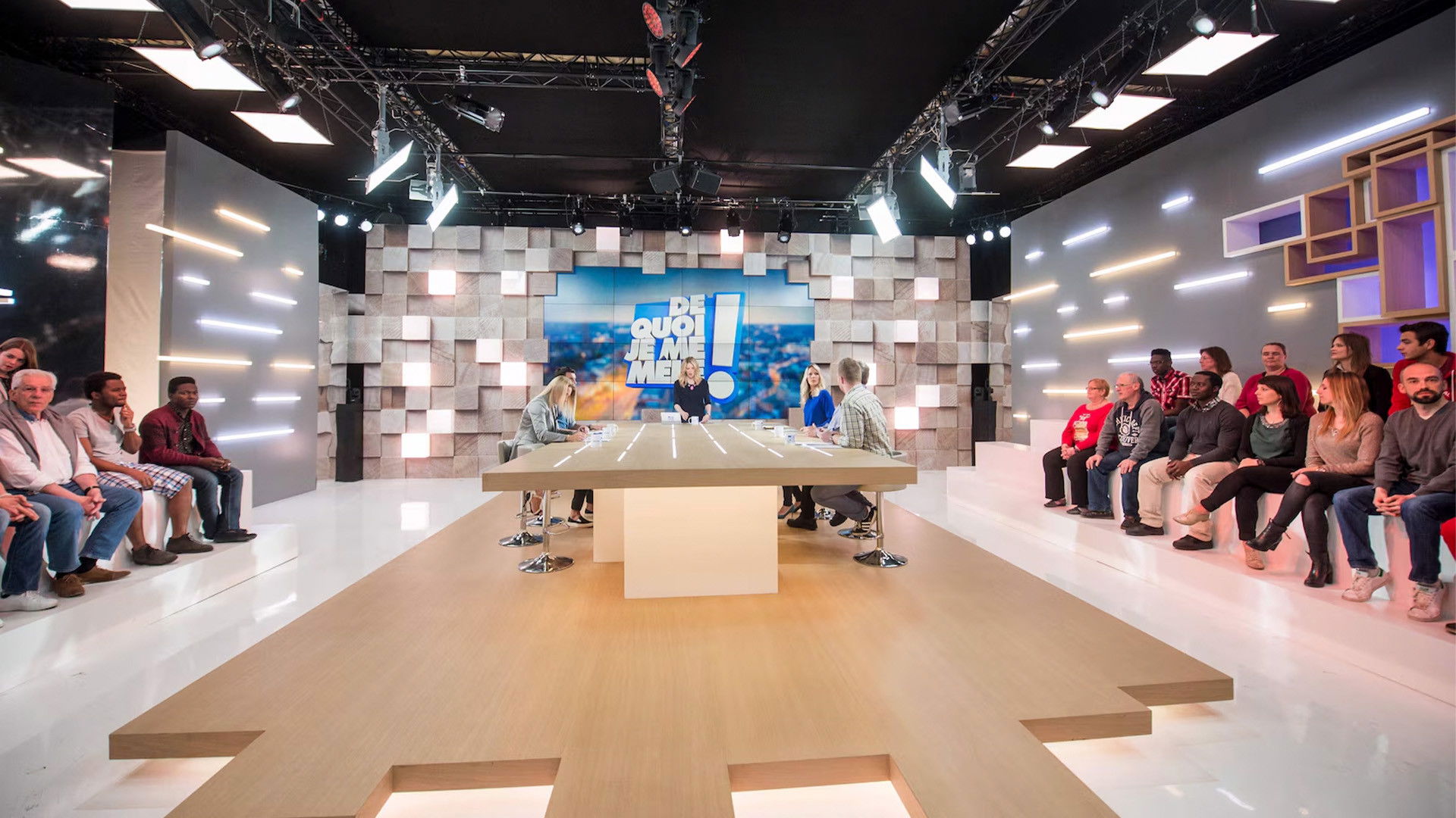 Backdrop for De quoi je me mêle !