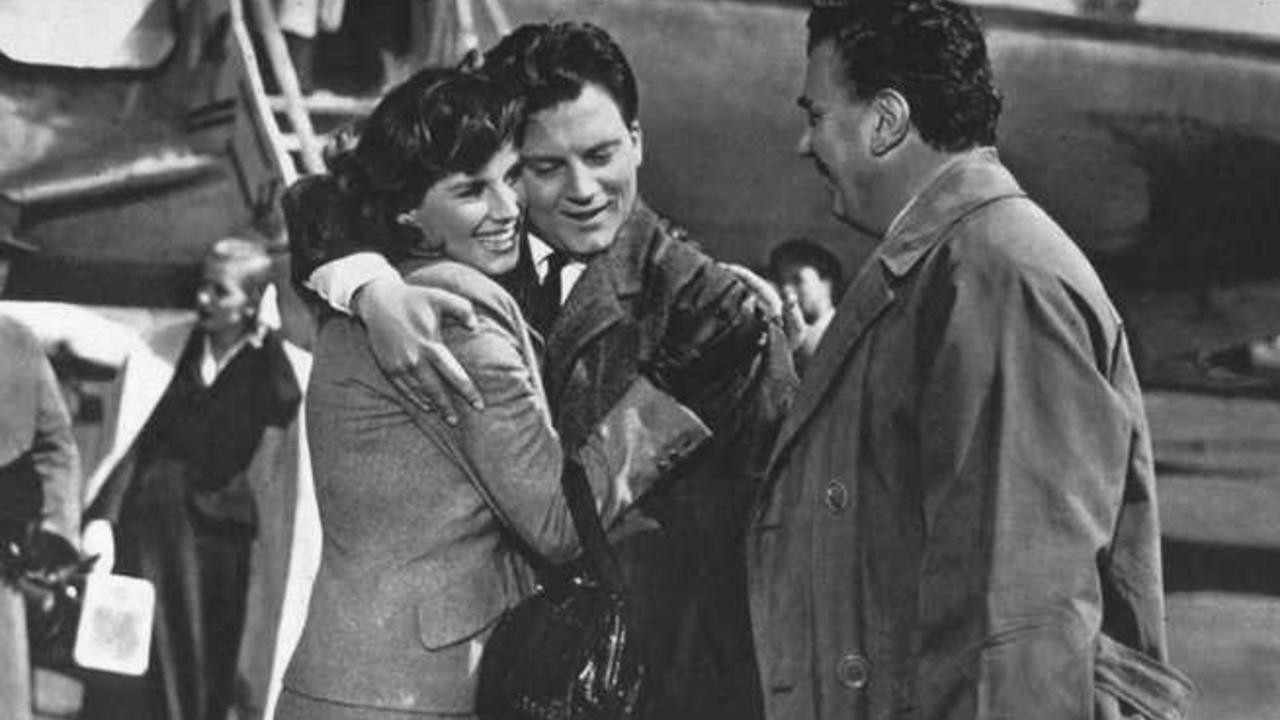 Backdrop for Non c'è amore più grande