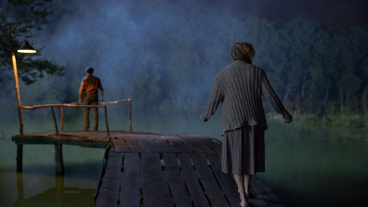 Backdrop for The Mermaid: Lake of the Dead