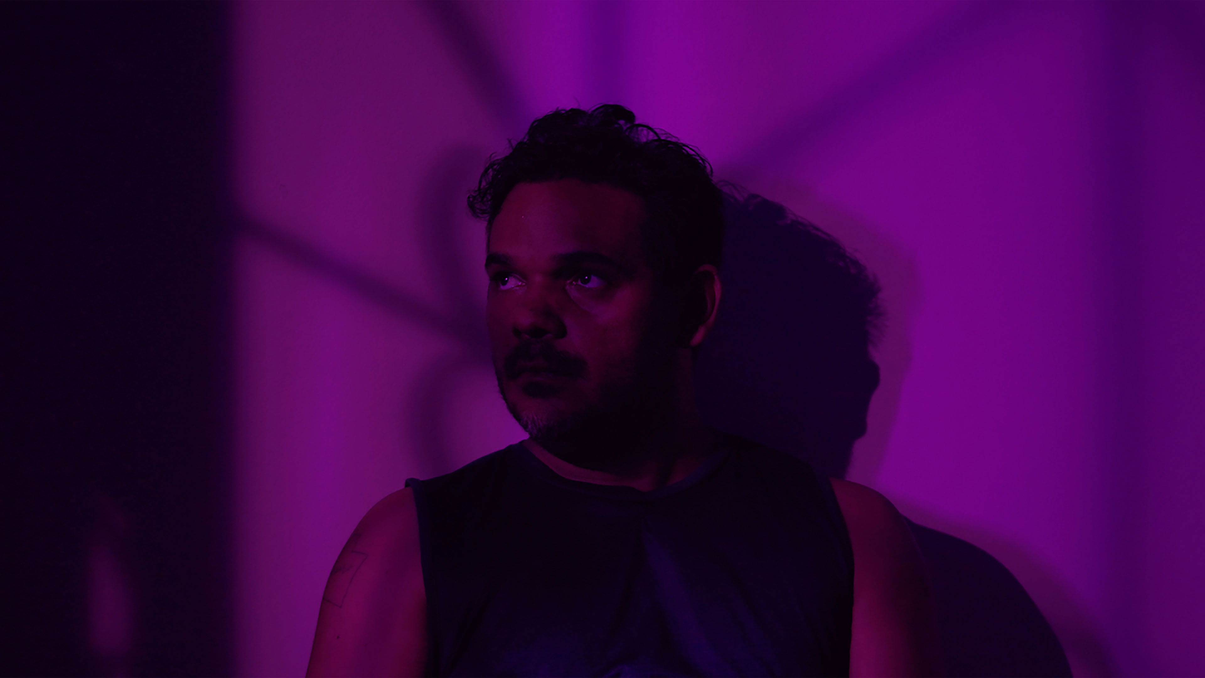 Backdrop for Estranhas Luzes