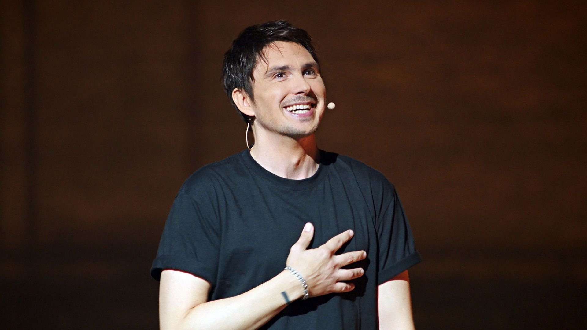 Backdrop for Guillermo Guiz : Au suivant