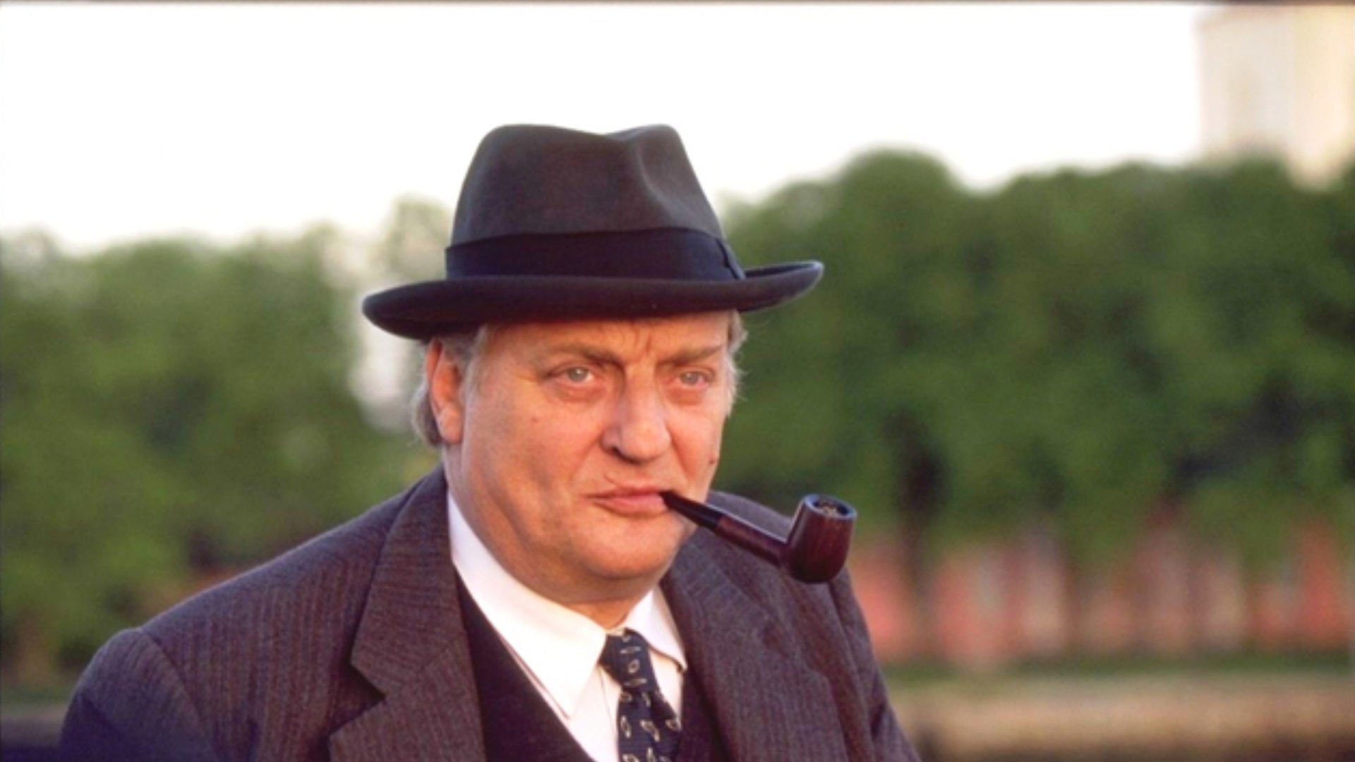 Backdrop for Maigret