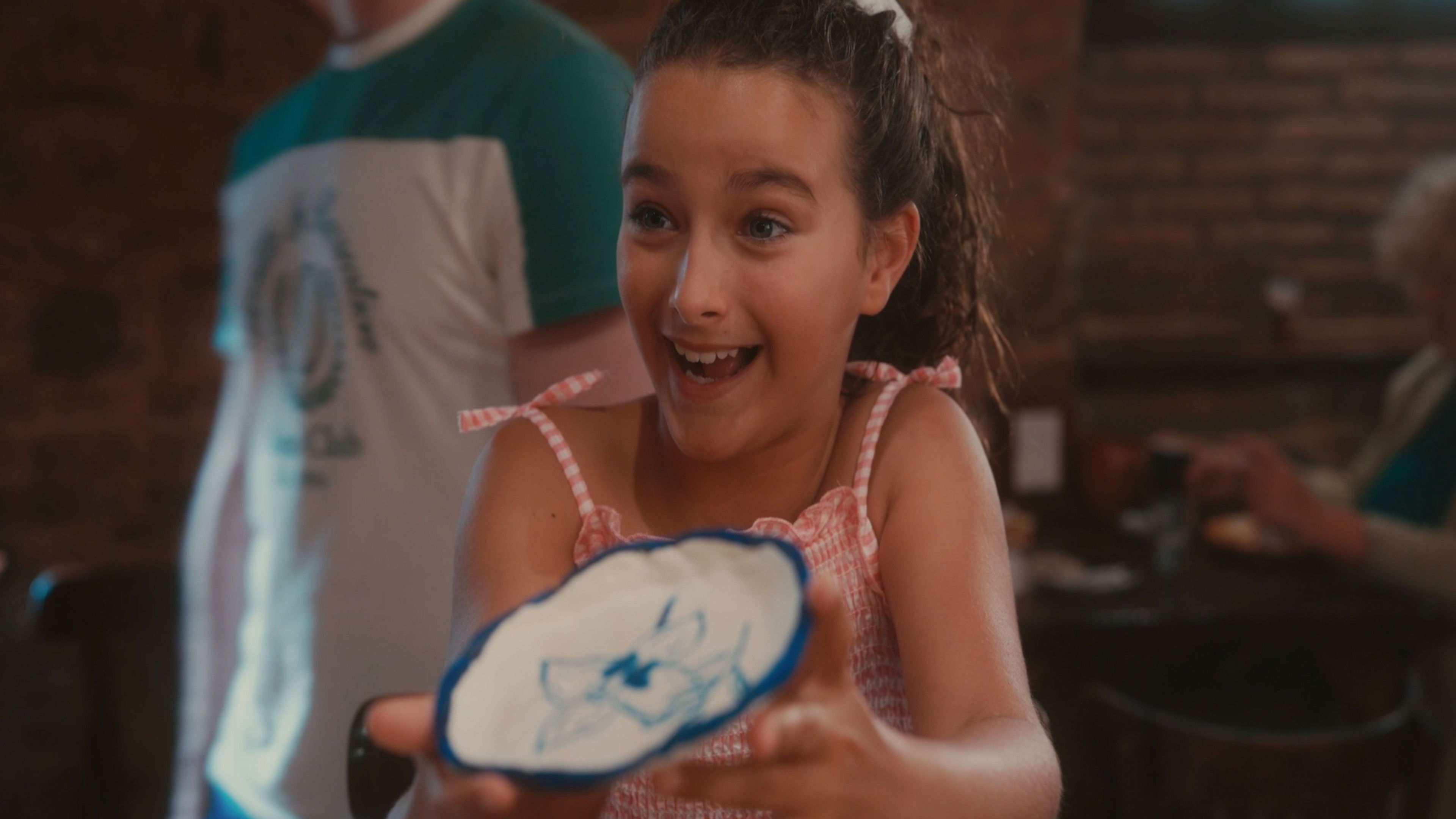 Backdrop for Con las manos de ella