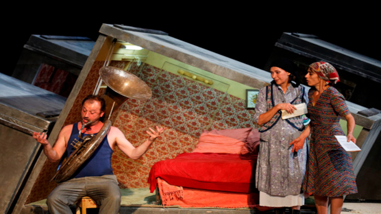 Backdrop for Le Suicidé