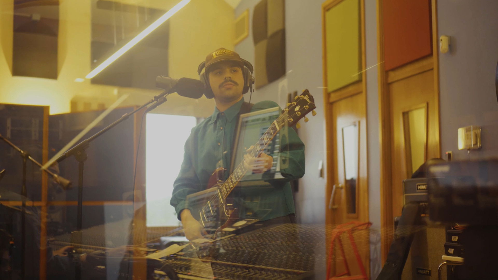 Backdrop for The Making Of "Apoyo Emocional"