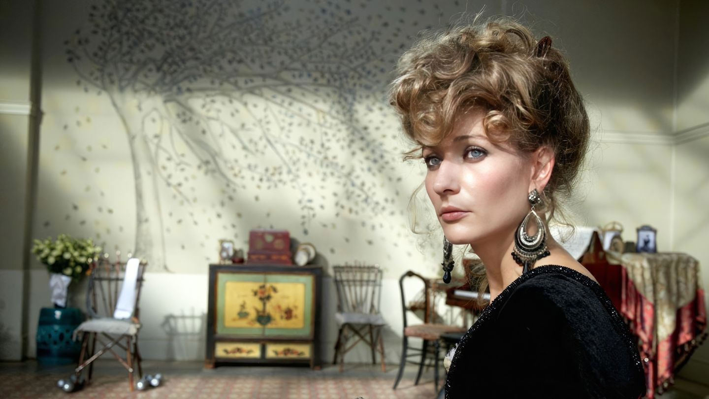 Backdrop for Influence