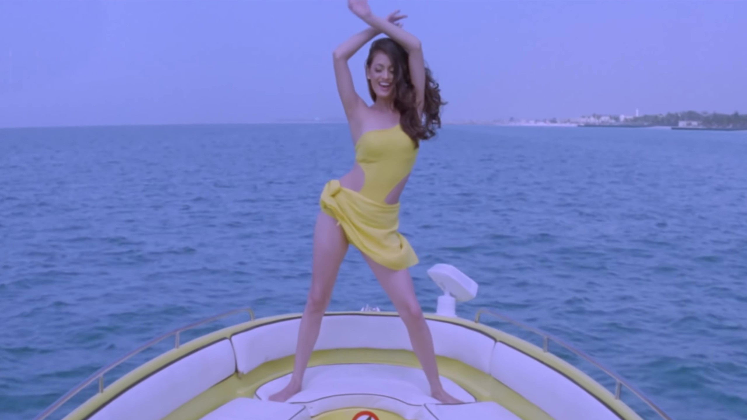 Backdrop for Koi Mere Dil Mein Hai