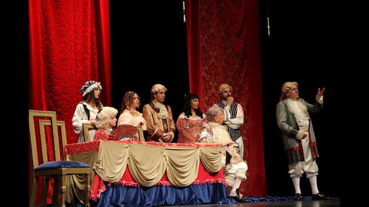 Backdrop for Kibarlık Budalası