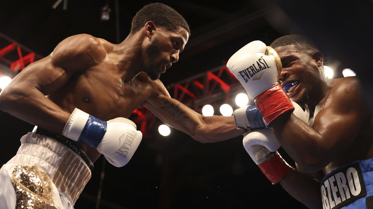 Backdrop for Ardreal Holmes vs. Ismael Villarreal