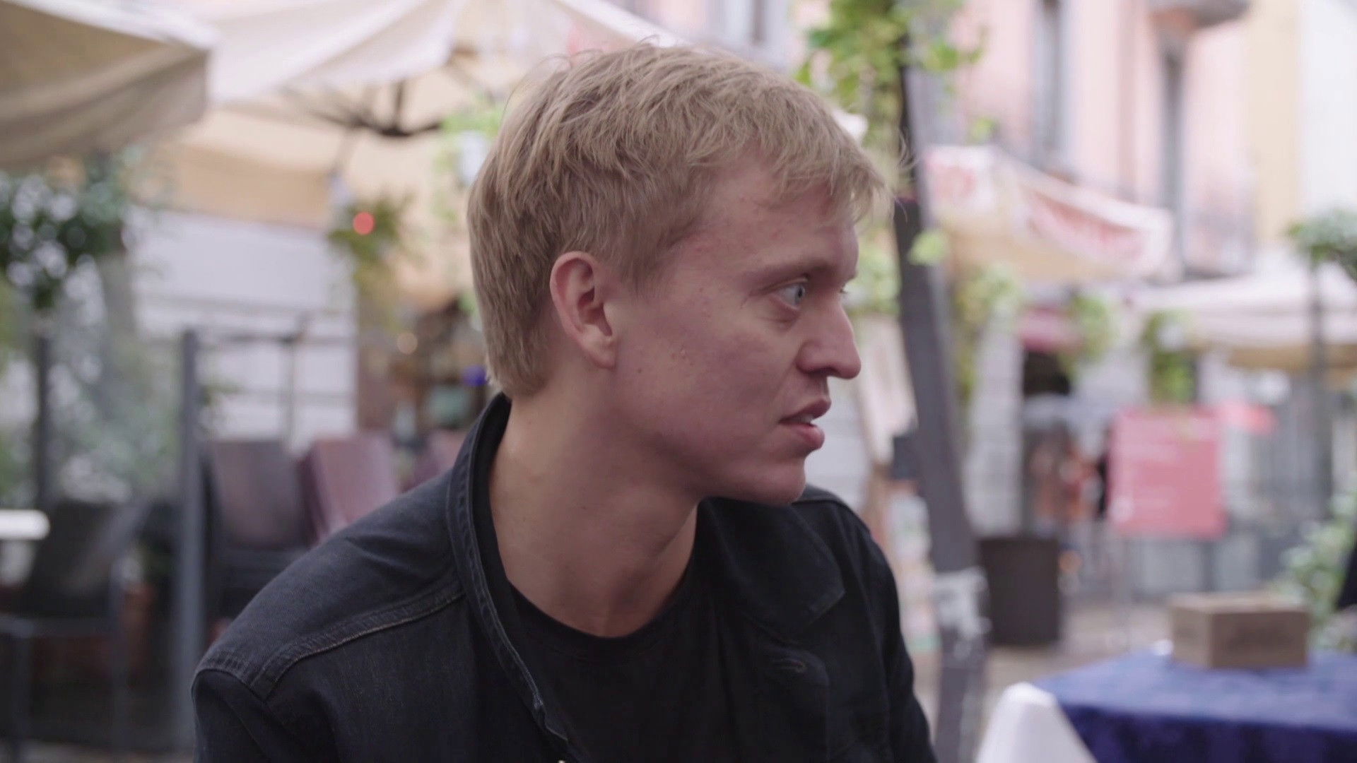 Backdrop for #followme