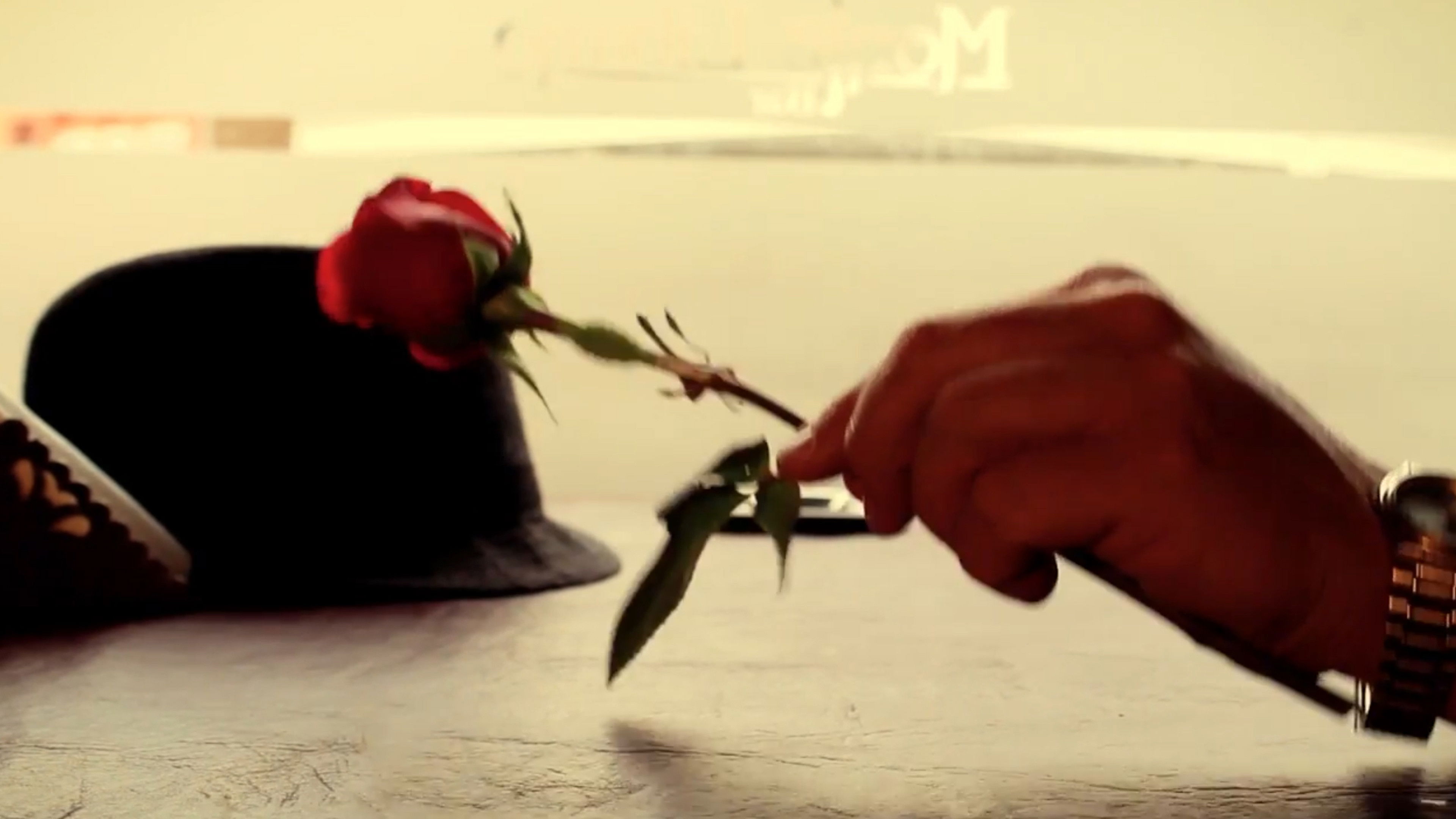 Backdrop for Fumando espero