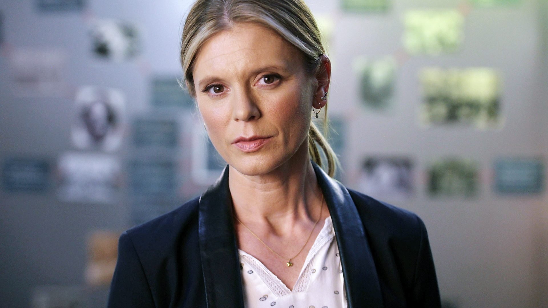 Backdrop for Jack the Ripper : The Case Reopened