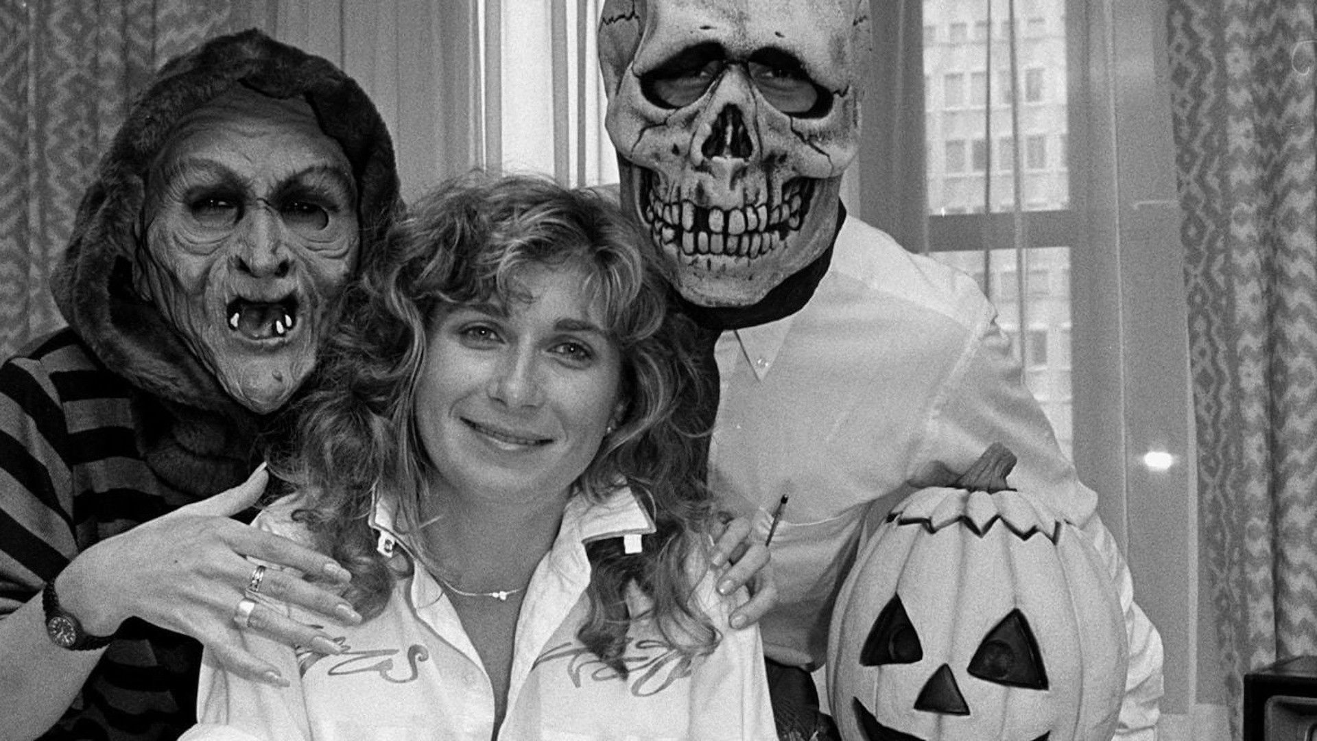 Backdrop for Stand Alone: The Making of Halloween III: Season of the Witch