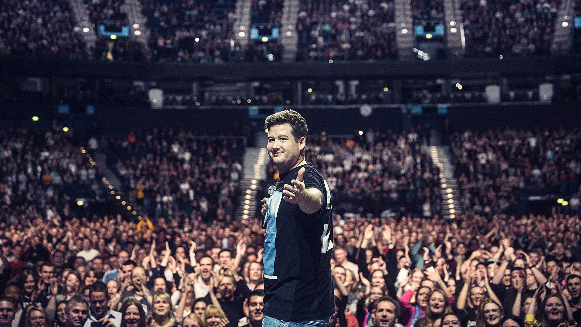 Backdrop for Chris Tall - Schönheit braucht Platz