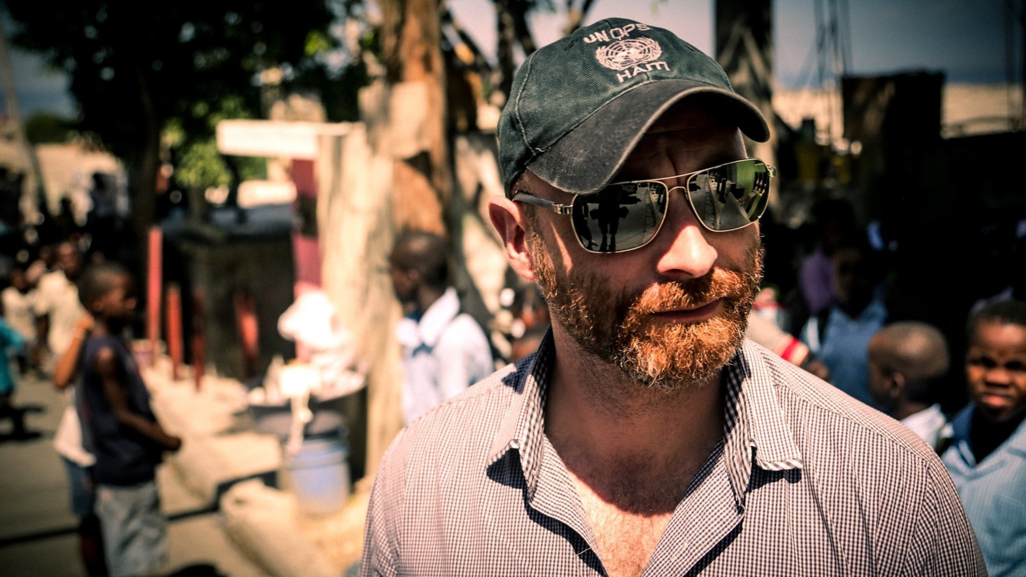 Backdrop for Humain en mission