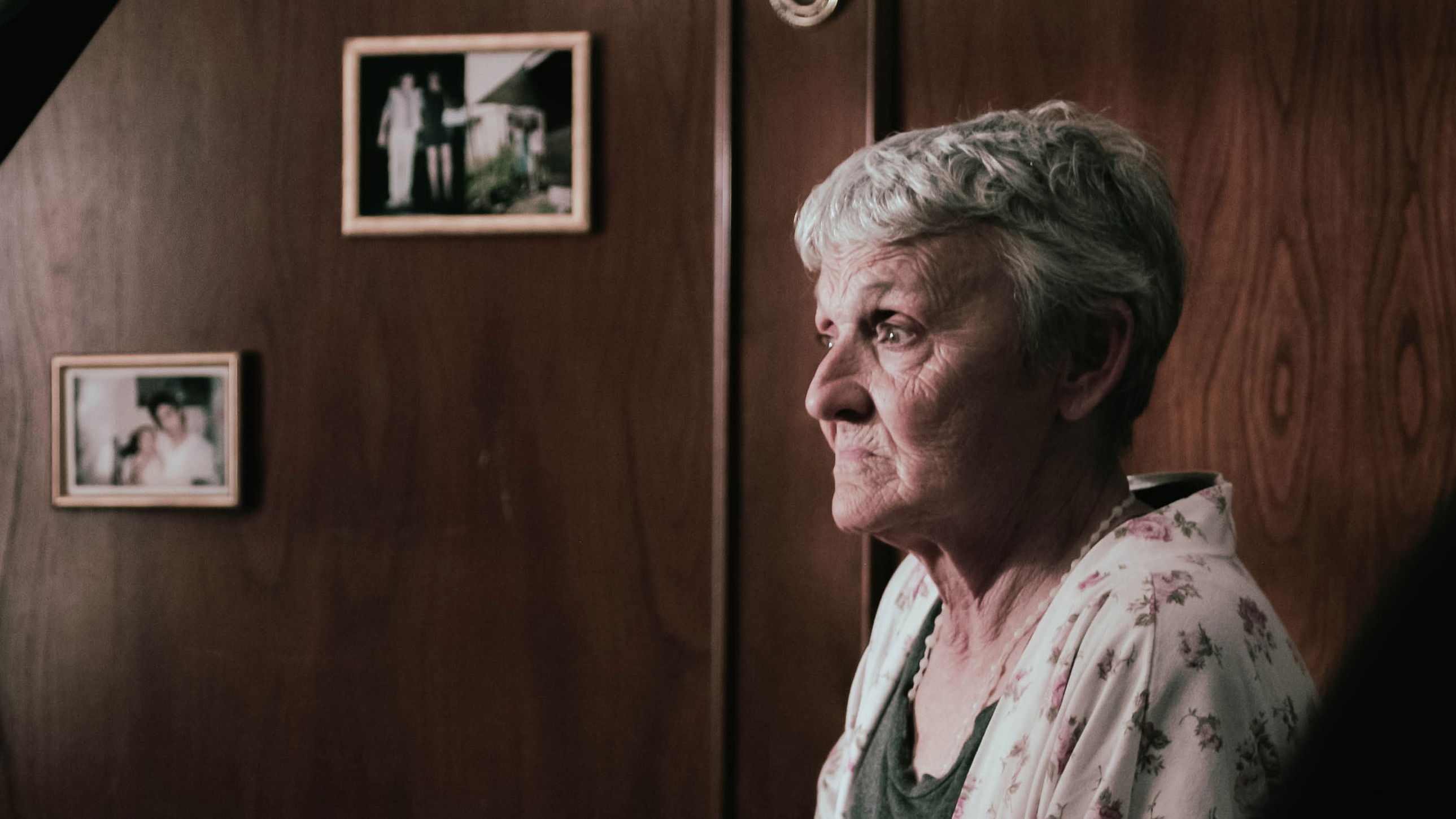 Backdrop for Rojo Carmesí