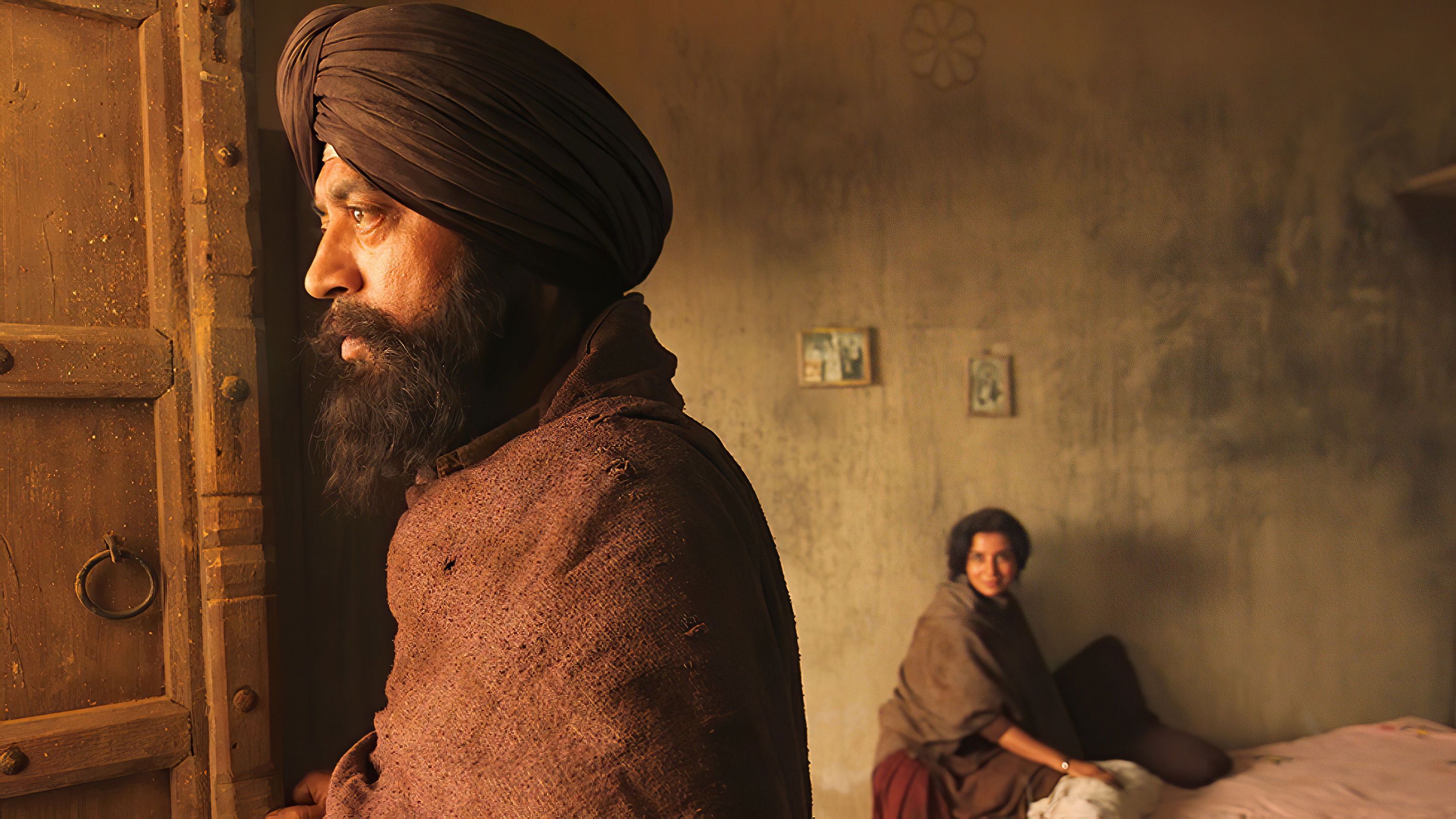 Backdrop for Qissa: The Tale of a Lonely Ghost