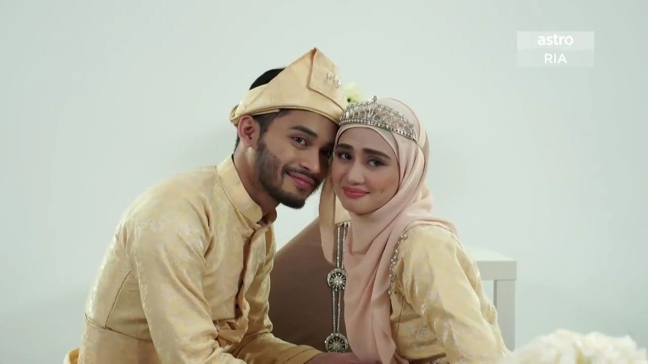 Backdrop for Biarkan Cinta Tersenyum Lagi