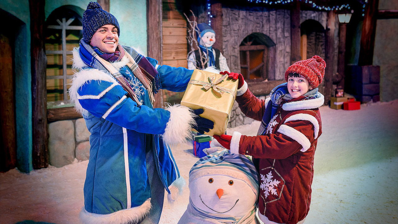 Backdrop for Luccas Neto in: The End of Christmas