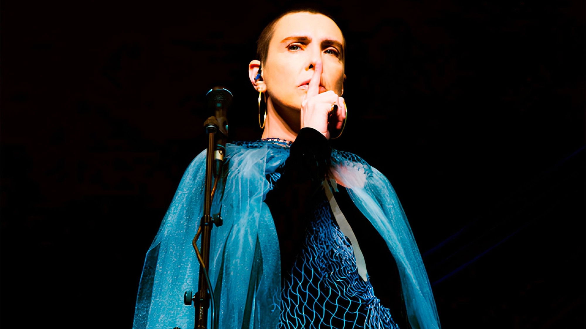 Backdrop for Adriana Calcanhotto: Margem, Finda A Viagem