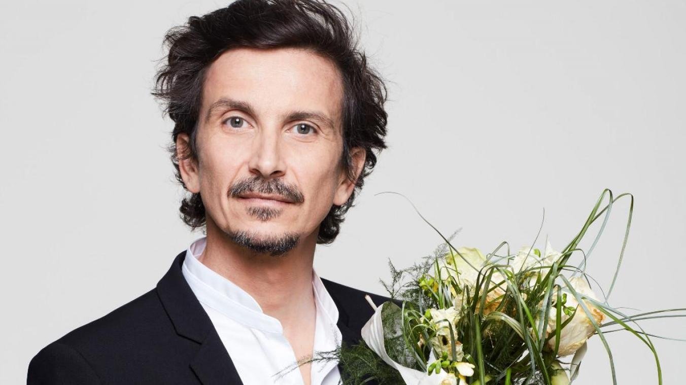 Backdrop for Arnaud Tsamere : 2 mariages & 1 enterrement