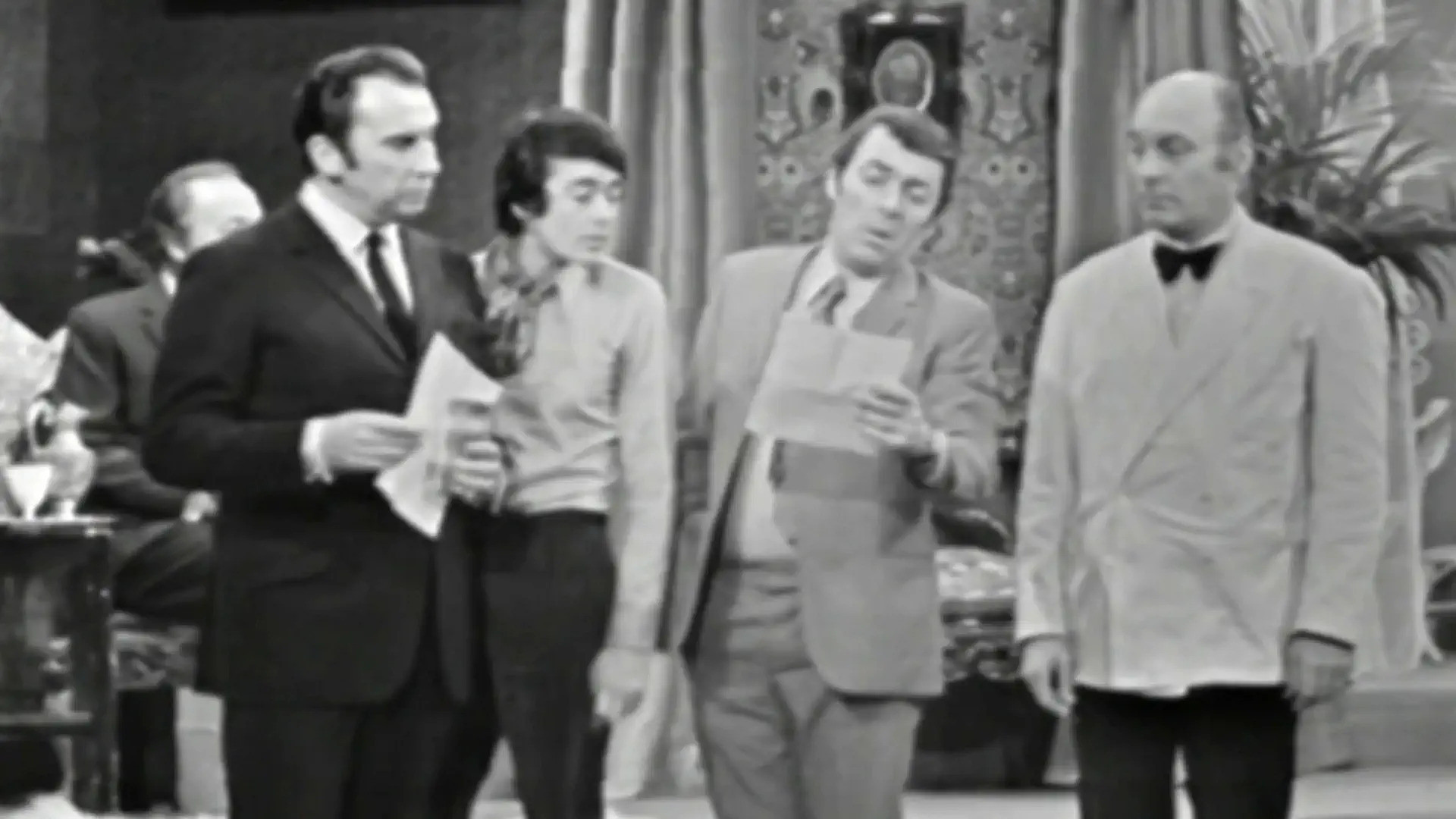 Backdrop for Les Dix Petits Nègres