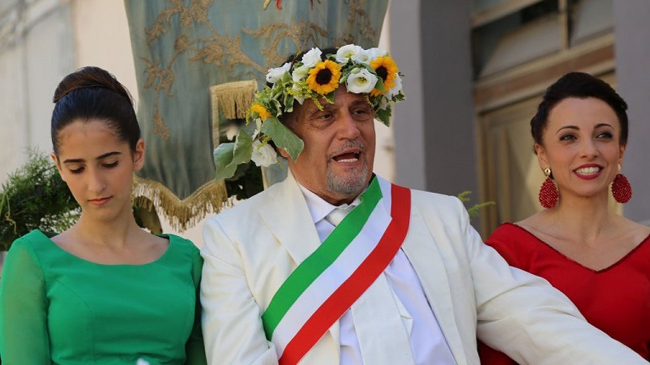 Backdrop for Mò vi mento: Lira di Achille