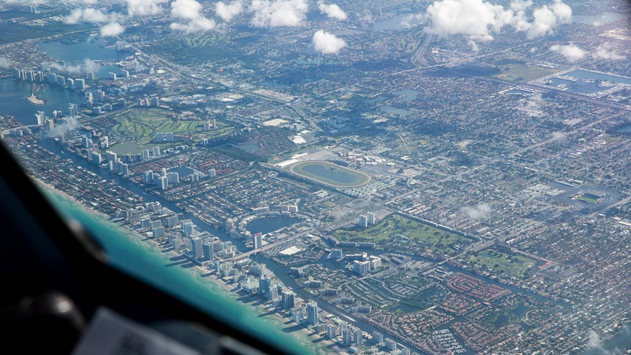 Backdrop for PilotsEYE.tv Miami A330
