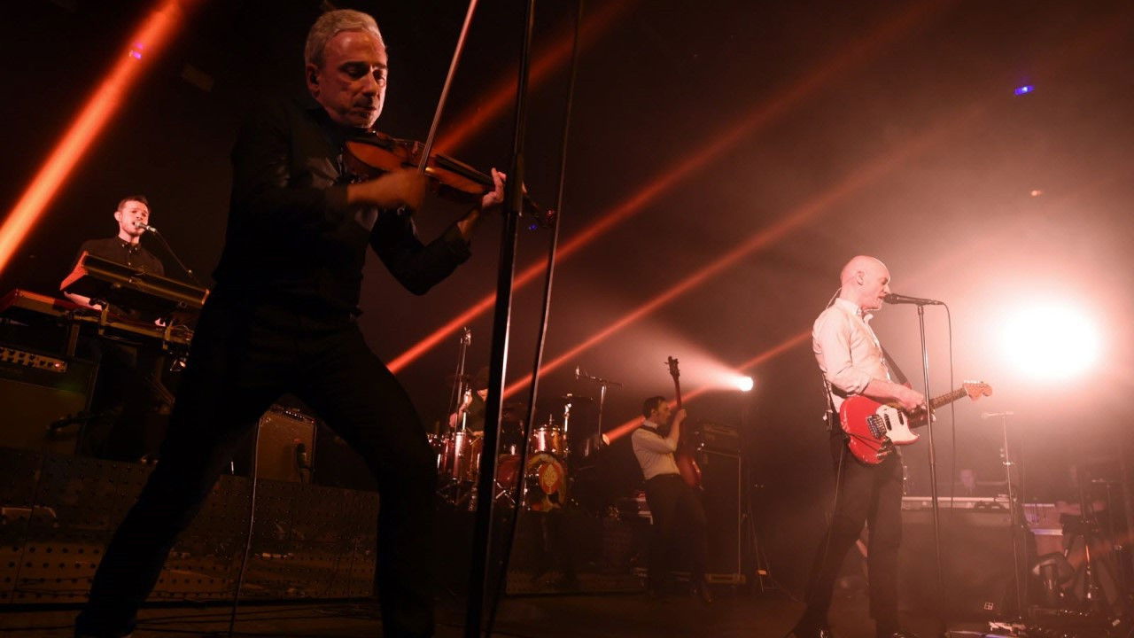 Backdrop for Louise Attaque - Basique, le concert