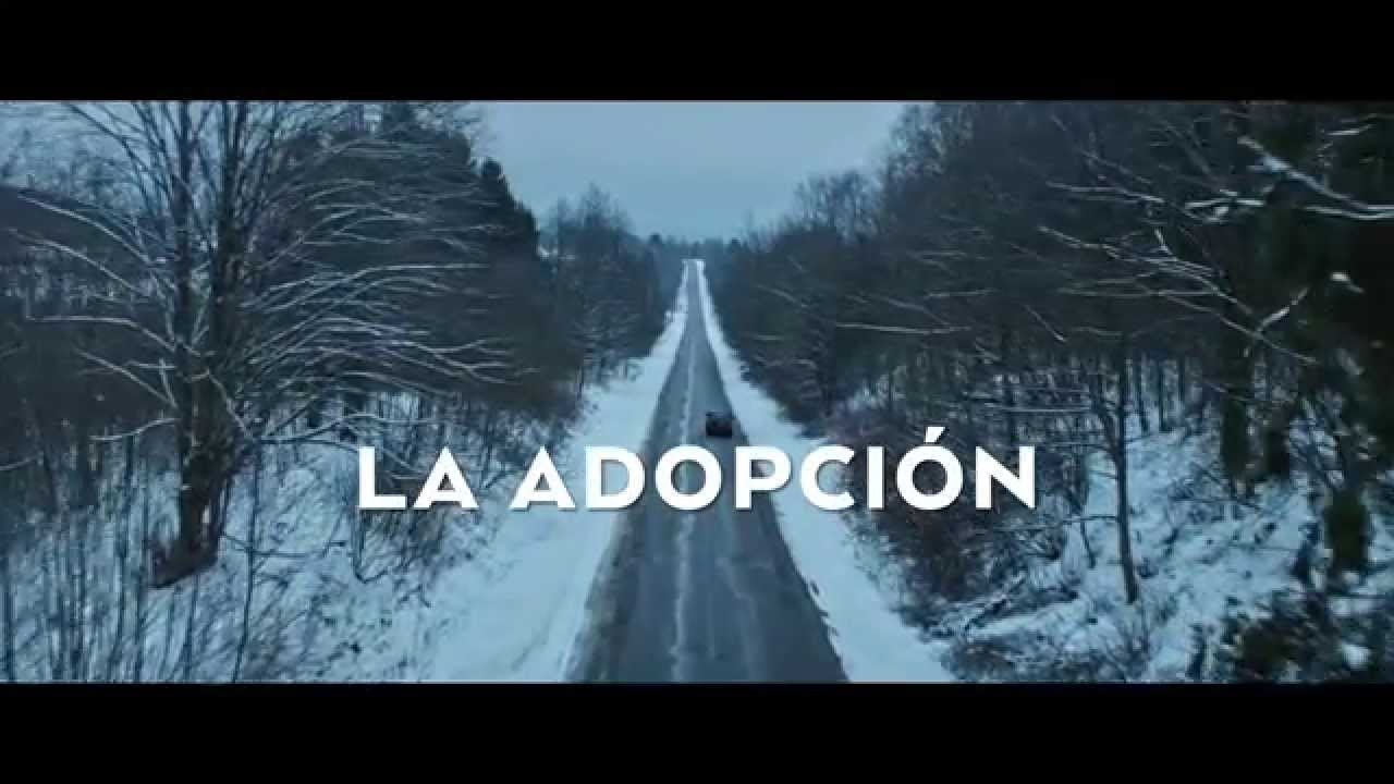 Backdrop for La adopción