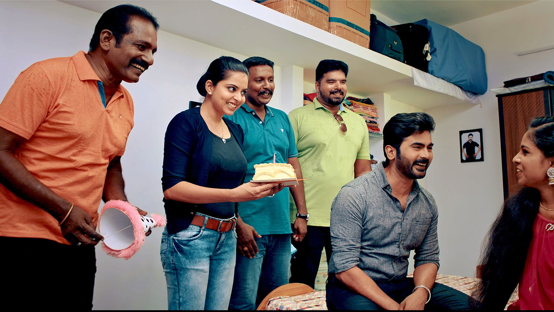 Backdrop for Vizhithelu