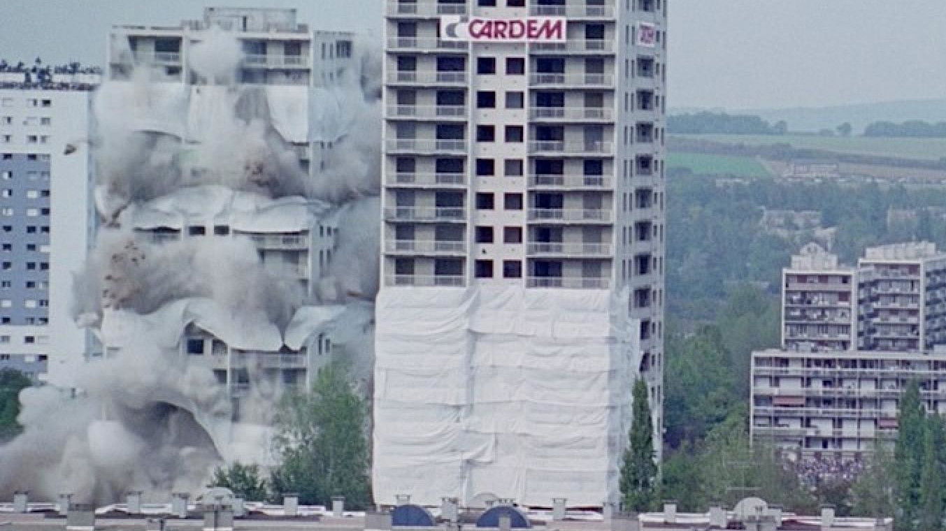 Backdrop for Chronicle of an Ordinary Suburb
