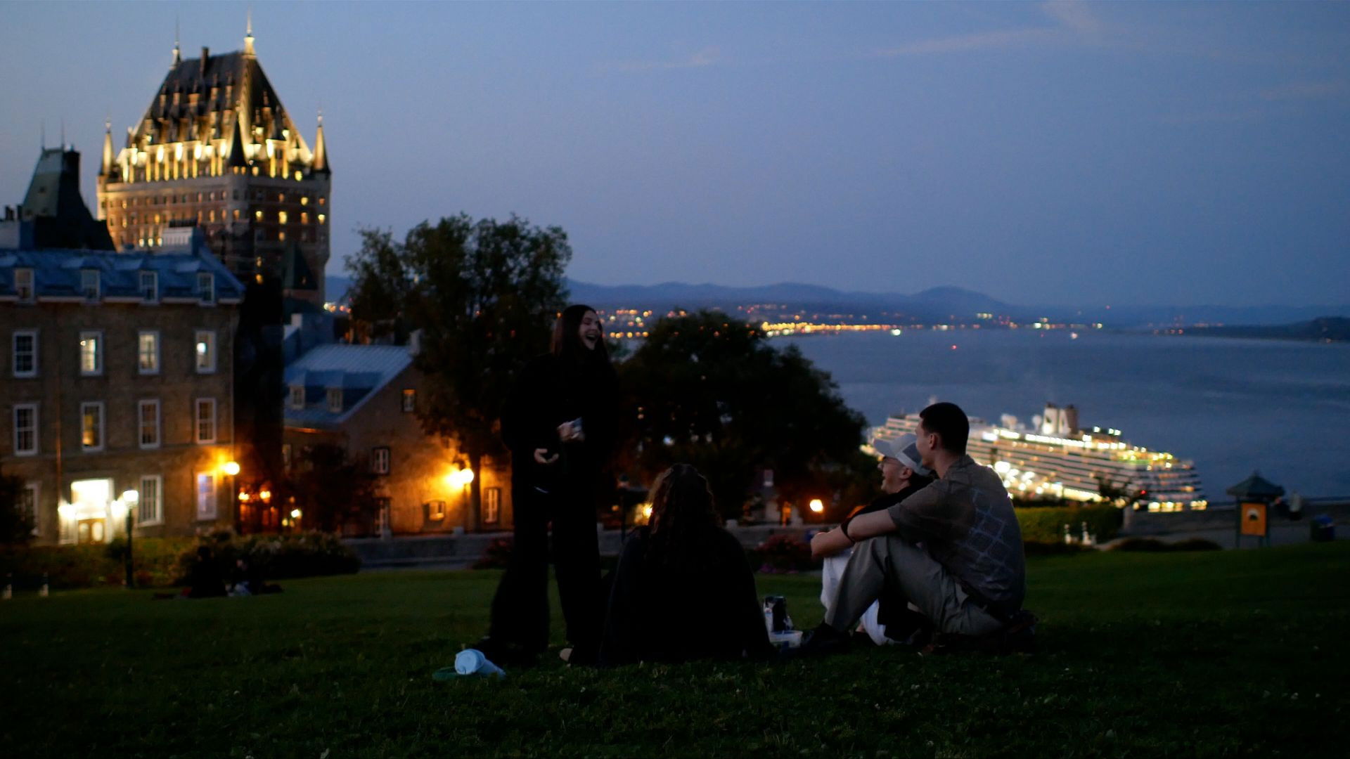 Backdrop for c'était beau